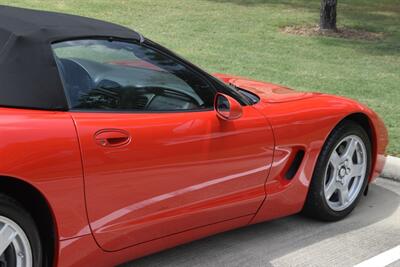 1998 Chevrolet Corvette CONVERTIBLE 6SPD MANUAL 37K LOW MILES NEW TRADE IN   - Photo 19 - Stafford, TX 77477