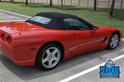 1998 Chevrolet Corvette CONVERTIBLE 6SPD MANUAL 37K LOW MILES NEW TRADE IN   - Photo 17 - Stafford, TX 77477