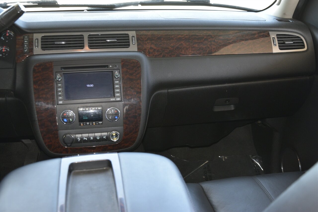 2008 GMC Yukon XL Denali photo 26