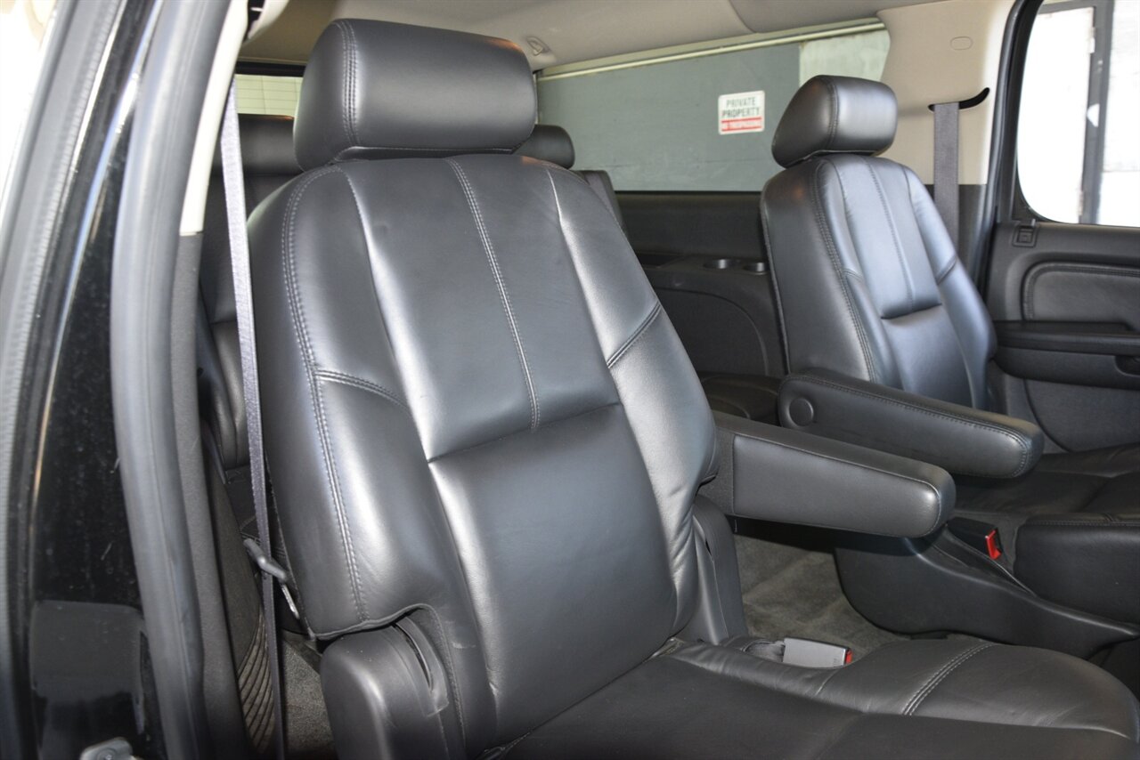 2008 GMC Yukon XL Denali photo 41