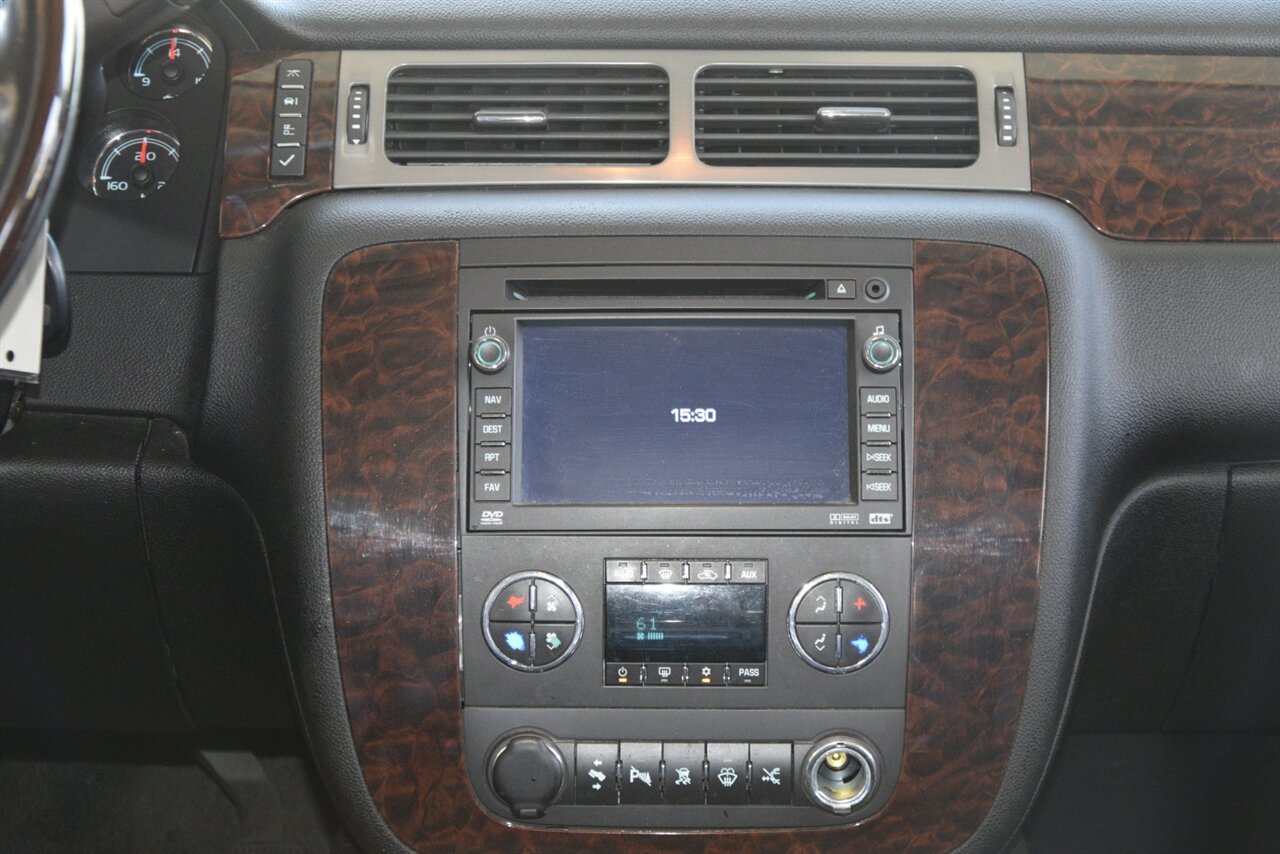 2008 GMC Yukon XL Denali photo 28