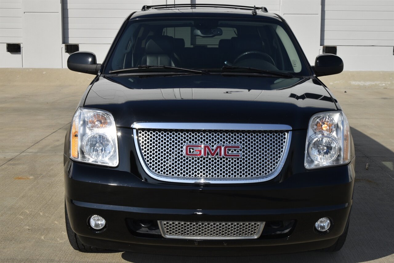 2008 GMC Yukon XL Denali photo 2