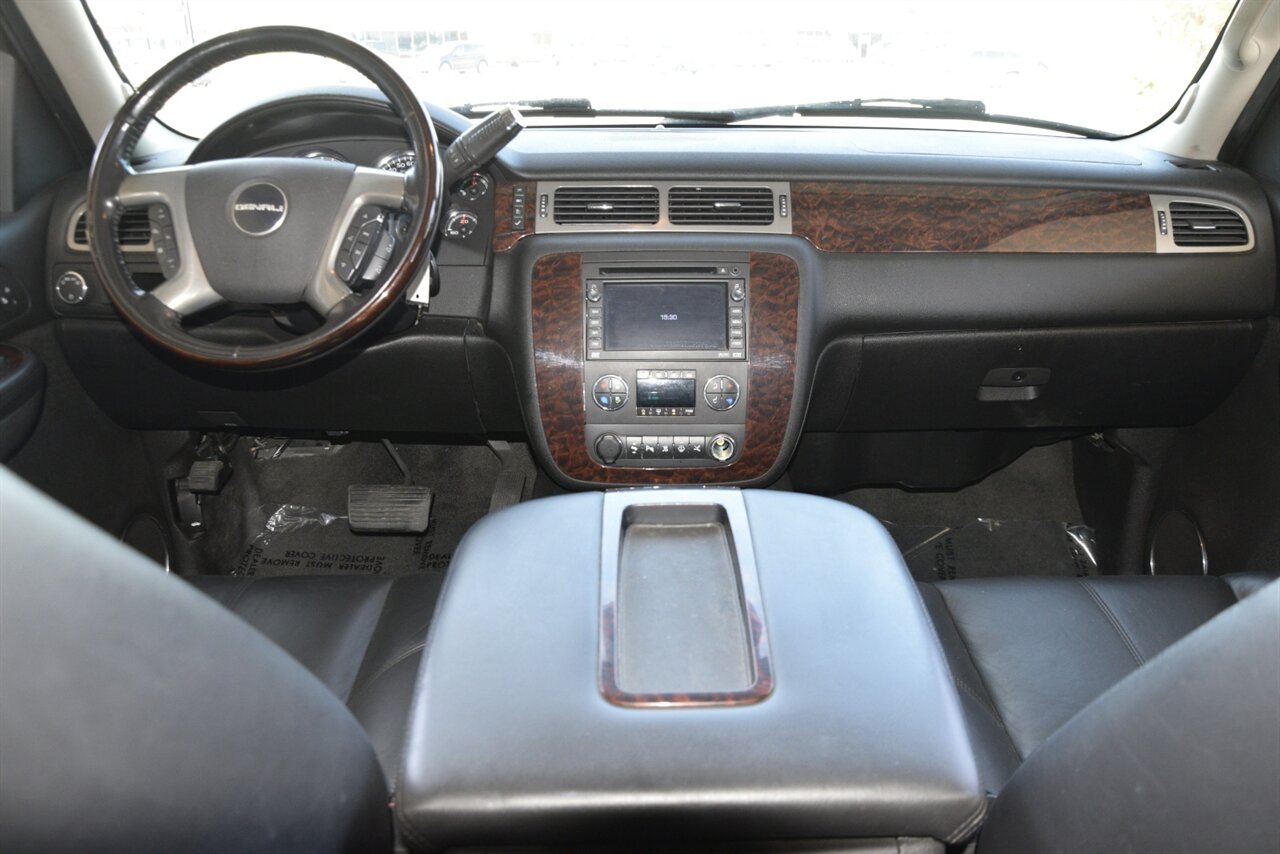 2008 GMC Yukon XL Denali photo 27