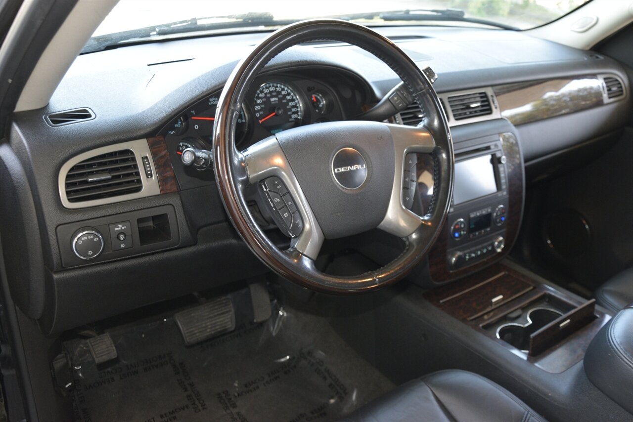 2008 GMC Yukon XL Denali photo 30