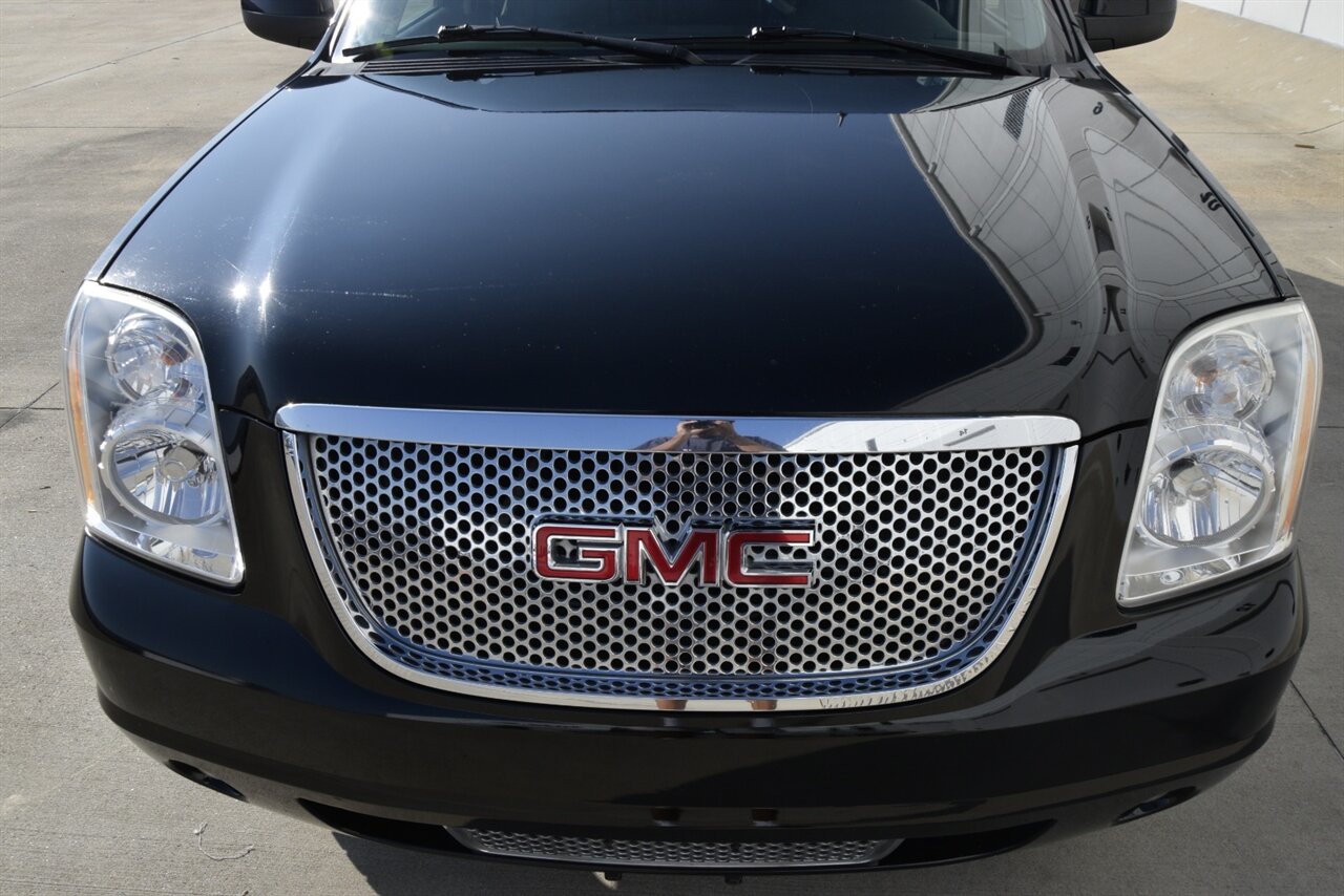 2008 GMC Yukon XL Denali photo 12