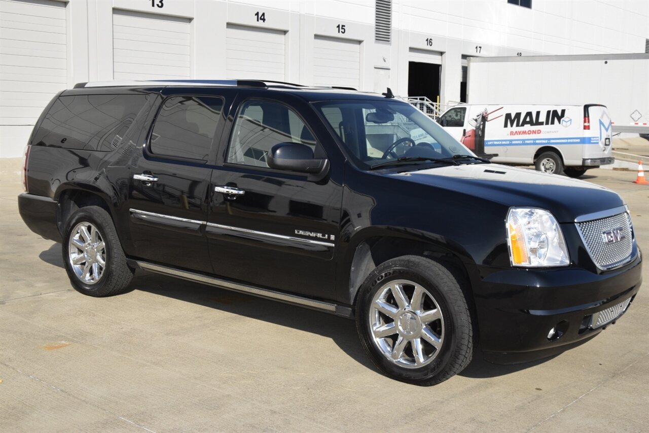 2008 GMC Yukon XL Denali photo 4