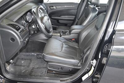 2014 Chrysler 300C JOHN VARVATOS LUXURY PKG NAV PANO 65K LOW MILES   - Photo 37 - Stafford, TX 77477