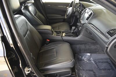 2014 Chrysler 300C JOHN VARVATOS LUXURY PKG NAV PANO 65K LOW MILES   - Photo 38 - Stafford, TX 77477