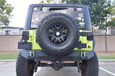 2016 Jeep Wrangler UNLIMITED RUBICON LIFTED LOTS OF MODS HEAD TURNER   - Photo 20 - Stafford, TX 77477