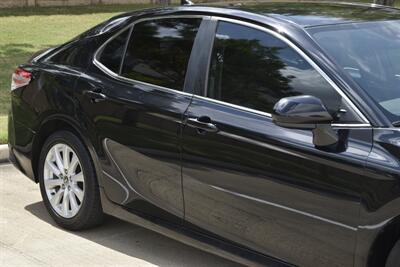 2020 Toyota Camry LE LOADED 1 TX LADY OWNER FRESH TRADE IN NICE   - Photo 8 - Stafford, TX 77477