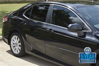 2020 Toyota Camry LE LOADED 1 TX LADY OWNER FRESH TRADE IN NICE   - Photo 8 - Stafford, TX 77477