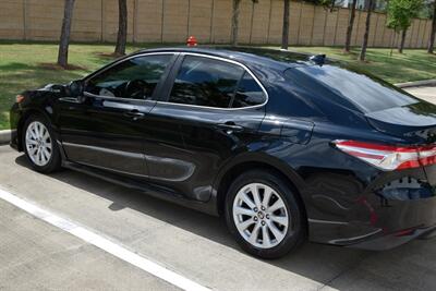 2020 Toyota Camry LE LOADED 1 TX LADY OWNER FRESH TRADE IN NICE   - Photo 15 - Stafford, TX 77477