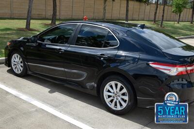 2020 Toyota Camry LE LOADED 1 TX LADY OWNER FRESH TRADE IN NICE   - Photo 15 - Stafford, TX 77477