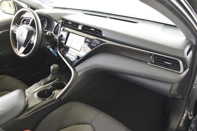 2020 Toyota Camry LE LOADED 1 TX LADY OWNER FRESH TRADE IN NICE   - Photo 28 - Stafford, TX 77477