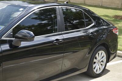 2020 Toyota Camry LE LOADED 1 TX LADY OWNER FRESH TRADE IN NICE   - Photo 9 - Stafford, TX 77477