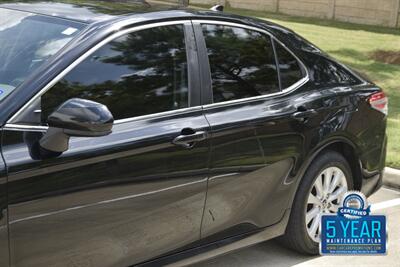 2020 Toyota Camry LE LOADED 1 TX LADY OWNER FRESH TRADE IN NICE   - Photo 9 - Stafford, TX 77477