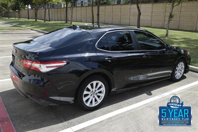 2020 Toyota Camry LE LOADED 1 TX LADY OWNER FRESH TRADE IN NICE   - Photo 14 - Stafford, TX 77477