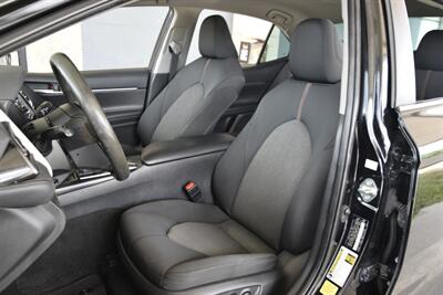 2020 Toyota Camry LE LOADED 1 TX LADY OWNER FRESH TRADE IN NICE   - Photo 31 - Stafford, TX 77477