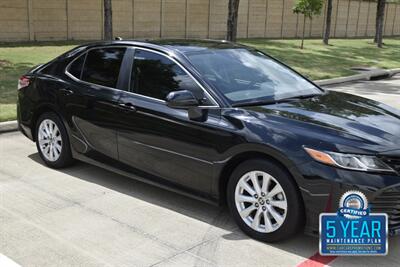 2020 Toyota Camry LE LOADED 1 TX LADY OWNER FRESH TRADE IN NICE   - Photo 6 - Stafford, TX 77477