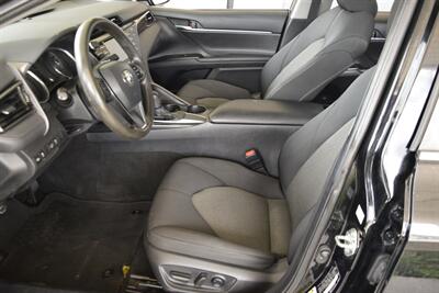 2020 Toyota Camry LE LOADED 1 TX LADY OWNER FRESH TRADE IN NICE   - Photo 29 - Stafford, TX 77477