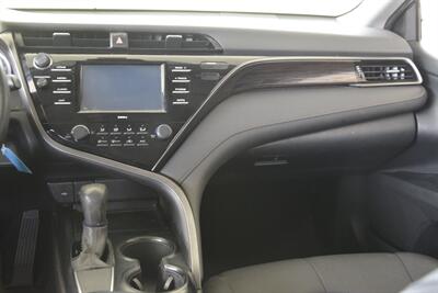 2020 Toyota Camry LE LOADED 1 TX LADY OWNER FRESH TRADE IN NICE   - Photo 24 - Stafford, TX 77477