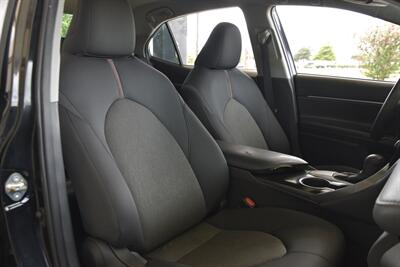 2020 Toyota Camry LE LOADED 1 TX LADY OWNER FRESH TRADE IN NICE   - Photo 32 - Stafford, TX 77477