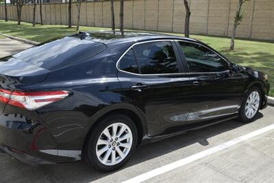 2020 Toyota Camry LE LOADED 1 TX LADY OWNER FRESH TRADE IN NICE   - Photo 16 - Stafford, TX 77477