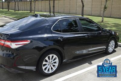 2020 Toyota Camry LE LOADED 1 TX LADY OWNER FRESH TRADE IN NICE   - Photo 16 - Stafford, TX 77477