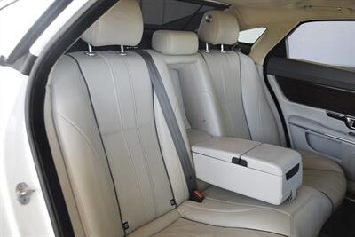 2015 Jaguar XJ L PORTFOLIO EDI NAV PANO ROOF BK/CAM FRESH TRADE   - Photo 39 - Stafford, TX 77477
