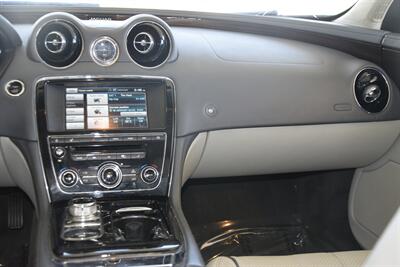 2015 Jaguar XJ L PORTFOLIO EDI NAV PANO ROOF BK/CAM FRESH TRADE   - Photo 25 - Stafford, TX 77477