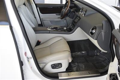 2015 Jaguar XJ L PORTFOLIO EDI NAV PANO ROOF BK/CAM FRESH TRADE   - Photo 31 - Stafford, TX 77477