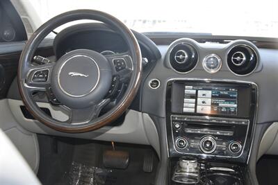 2015 Jaguar XJ L PORTFOLIO EDI NAV PANO ROOF BK/CAM FRESH TRADE   - Photo 24 - Stafford, TX 77477