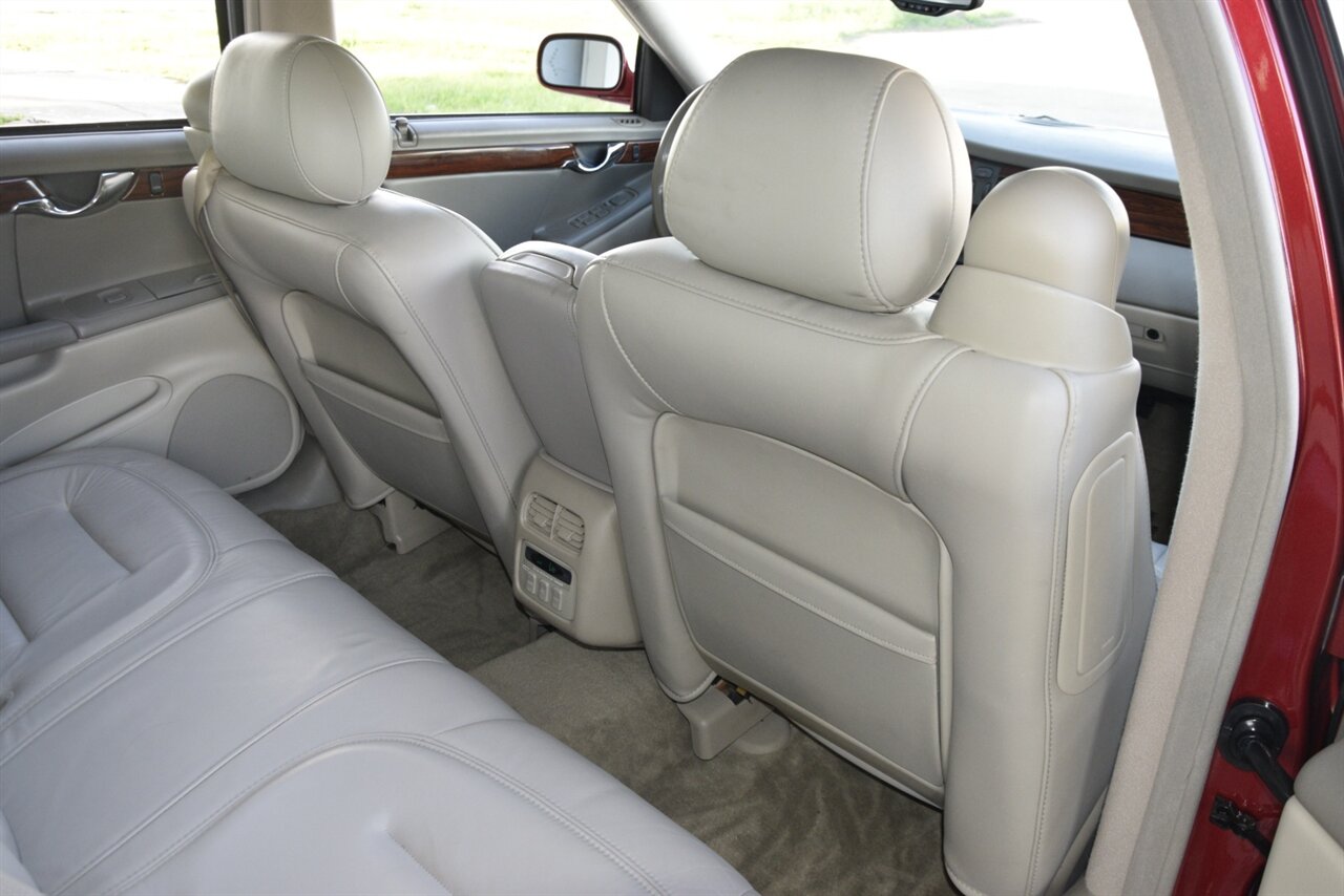 2003 Cadillac DeVille Base photo 35