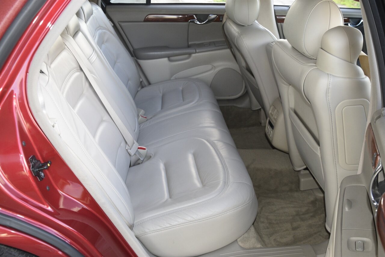 2003 Cadillac DeVille Base photo 37