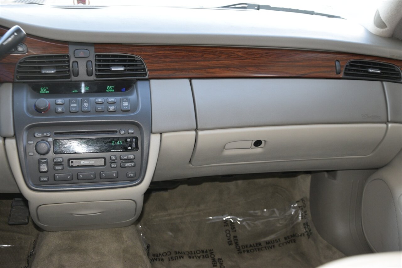 2003 Cadillac DeVille Base photo 25