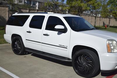 2009 GMC Yukon Denali XL NAV BK/CAM PREM WHLS HWY MILES CLEAN   - Photo 6 - Stafford, TX 77477