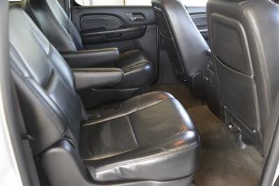 2009 GMC Yukon Denali XL NAV BK/CAM PREM WHLS HWY MILES CLEAN   - Photo 37 - Stafford, TX 77477