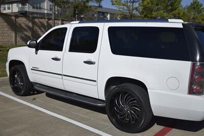 2009 GMC Yukon Denali XL NAV BK/CAM PREM WHLS HWY MILES CLEAN   - Photo 14 - Stafford, TX 77477