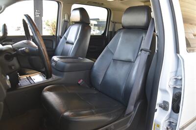 2009 GMC Yukon Denali XL NAV BK/CAM PREM WHLS HWY MILES CLEAN   - Photo 32 - Stafford, TX 77477