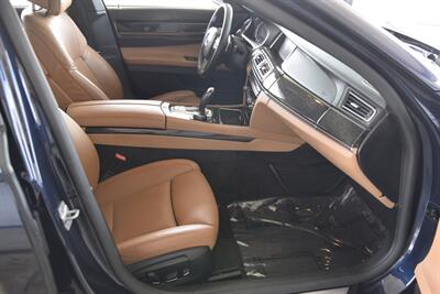 2015 BMW 750Li PREM/SPTS PKG NAV BK/CAM HWY MILES NEW TRADE   - Photo 31 - Stafford, TX 77477