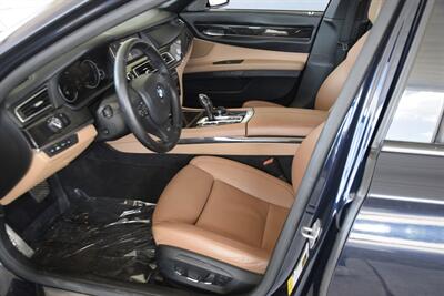 2015 BMW 750Li PREM/SPTS PKG NAV BK/CAM HWY MILES NEW TRADE   - Photo 30 - Stafford, TX 77477
