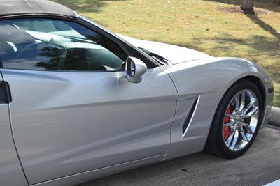 2005 Chevrolet Corvette CONVERTIBLE 6SPD MANUAL 57K LOW MILES NEW TRADE IN   - Photo 18 - Stafford, TX 77477