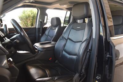 2018 Cadillac Escalade ESV 4X4 PREM NAV BK/CAM S/ROOF HTD/AC STS HWY MILE   - Photo 29 - Stafford, TX 77477