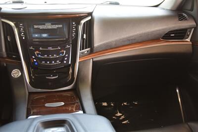 2018 Cadillac Escalade ESV 4X4 PREM NAV BK/CAM S/ROOF HTD/AC STS HWY MILE   - Photo 22 - Stafford, TX 77477
