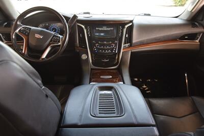 2018 Cadillac Escalade ESV 4X4 PREM NAV BK/CAM S/ROOF HTD/AC STS HWY MILE   - Photo 23 - Stafford, TX 77477