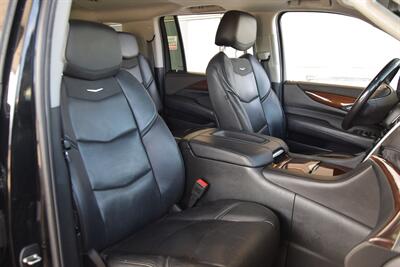 2018 Cadillac Escalade ESV 4X4 PREM NAV BK/CAM S/ROOF HTD/AC STS HWY MILE   - Photo 31 - Stafford, TX 77477