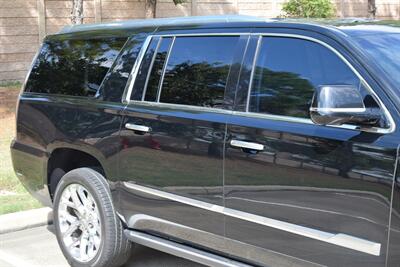 2018 Cadillac Escalade ESV 4X4 PREM NAV BK/CAM S/ROOF HTD/AC STS HWY MILE   - Photo 8 - Stafford, TX 77477