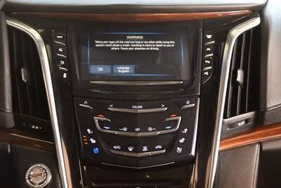 2018 Cadillac Escalade ESV 4X4 PREM NAV BK/CAM S/ROOF HTD/AC STS HWY MILE   - Photo 24 - Stafford, TX 77477