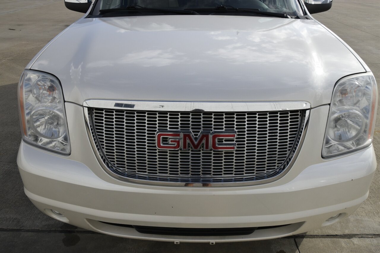 2012 GMC Yukon XL SLT photo 12