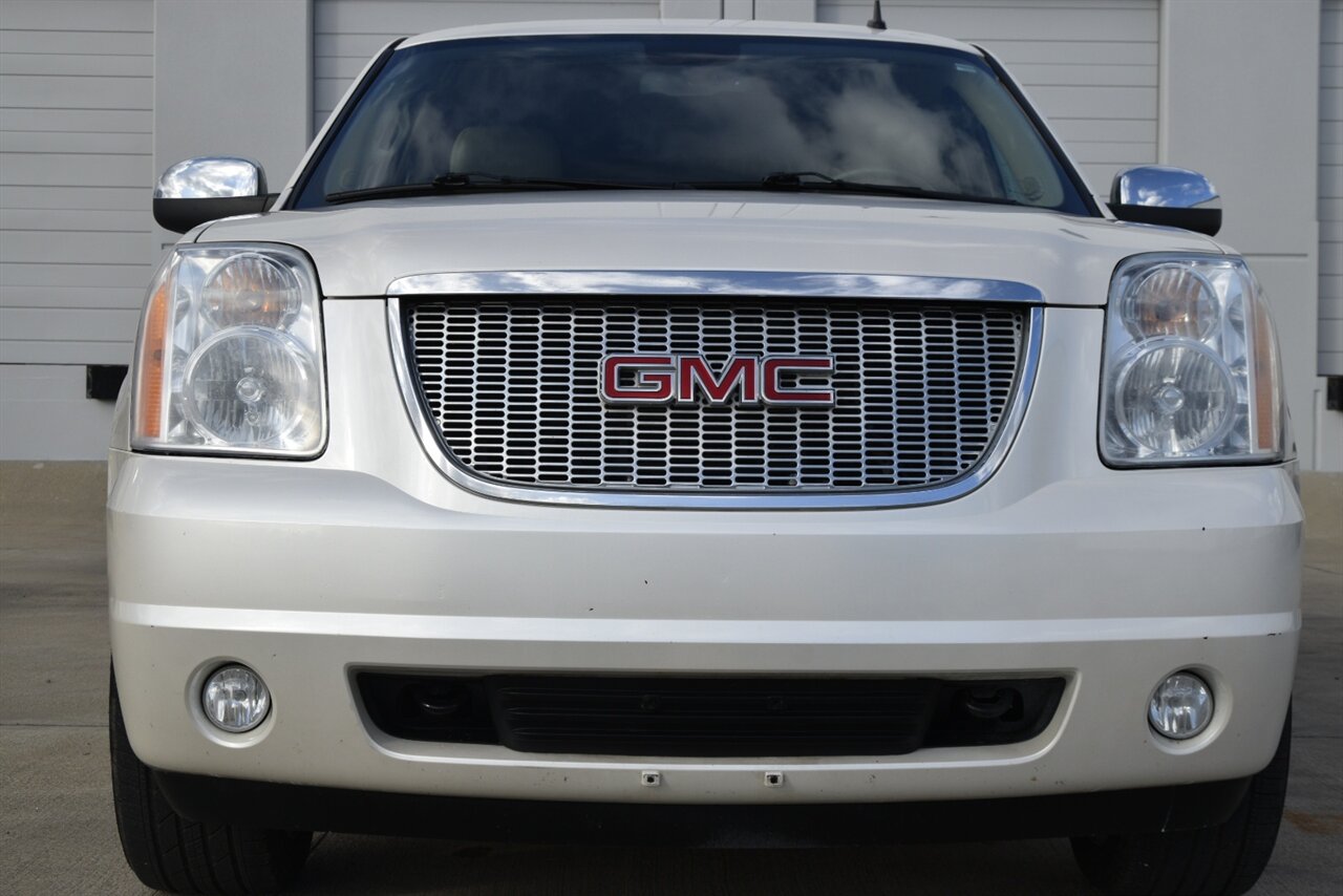 2012 GMC Yukon XL SLT photo 3